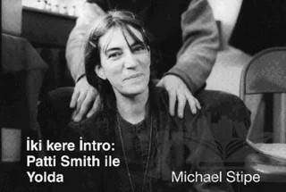İki Kere İntro : Patti Smith İle Yolda – Michael Stipe – Güldünya Yayınları kitap kapağı